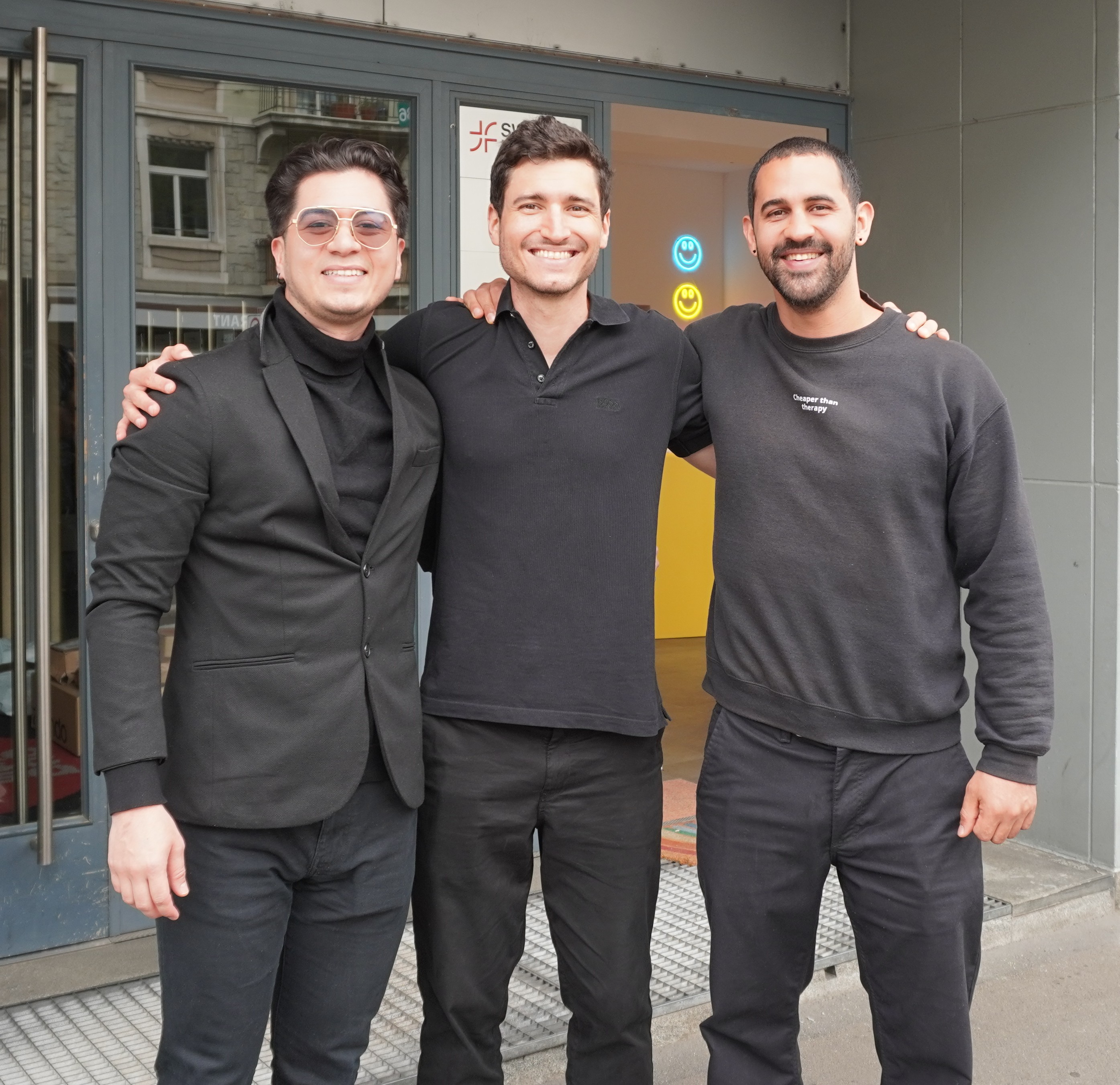 Los tres fundadores de KELU frente a Swiss Leaders, Zürich